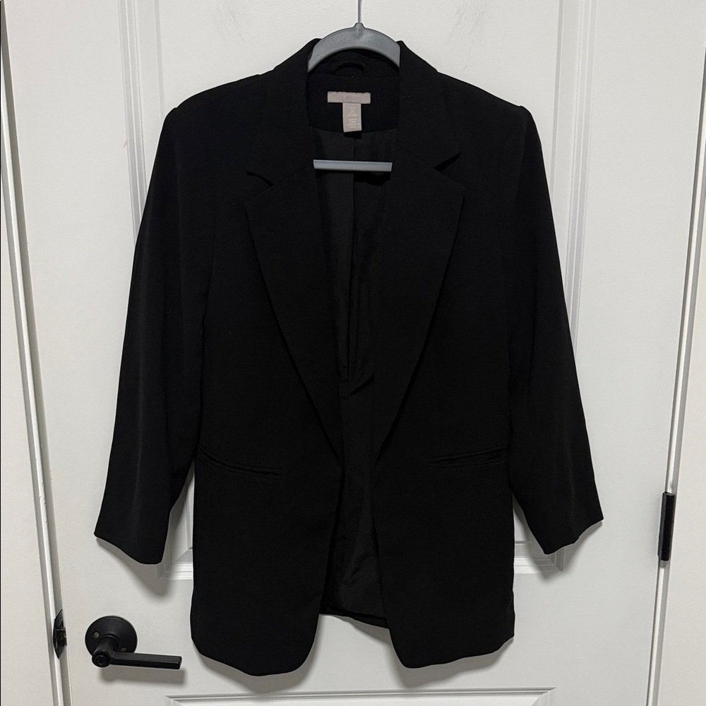 H&M Women’s Long Sleeve black single-breasted blazer with Pockets size Small